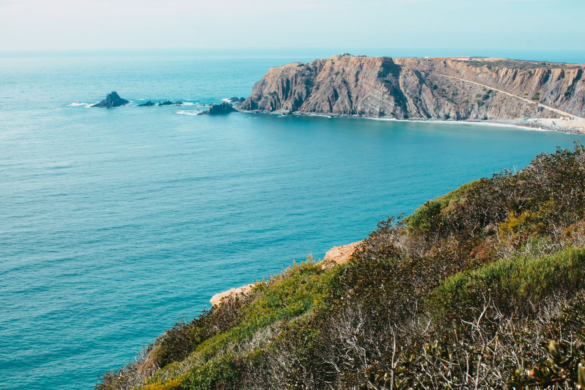 Falesie e oceano ad Arrifana, Costa Vicentina